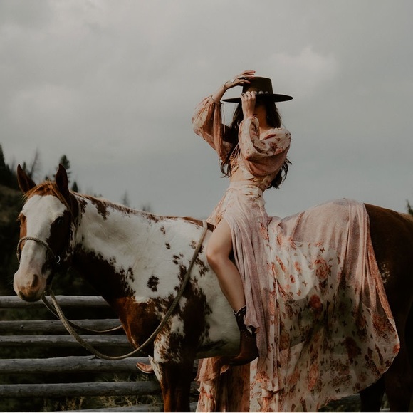 Rue De Seine - Maneesh wedding Dress - Picture 2 of 7